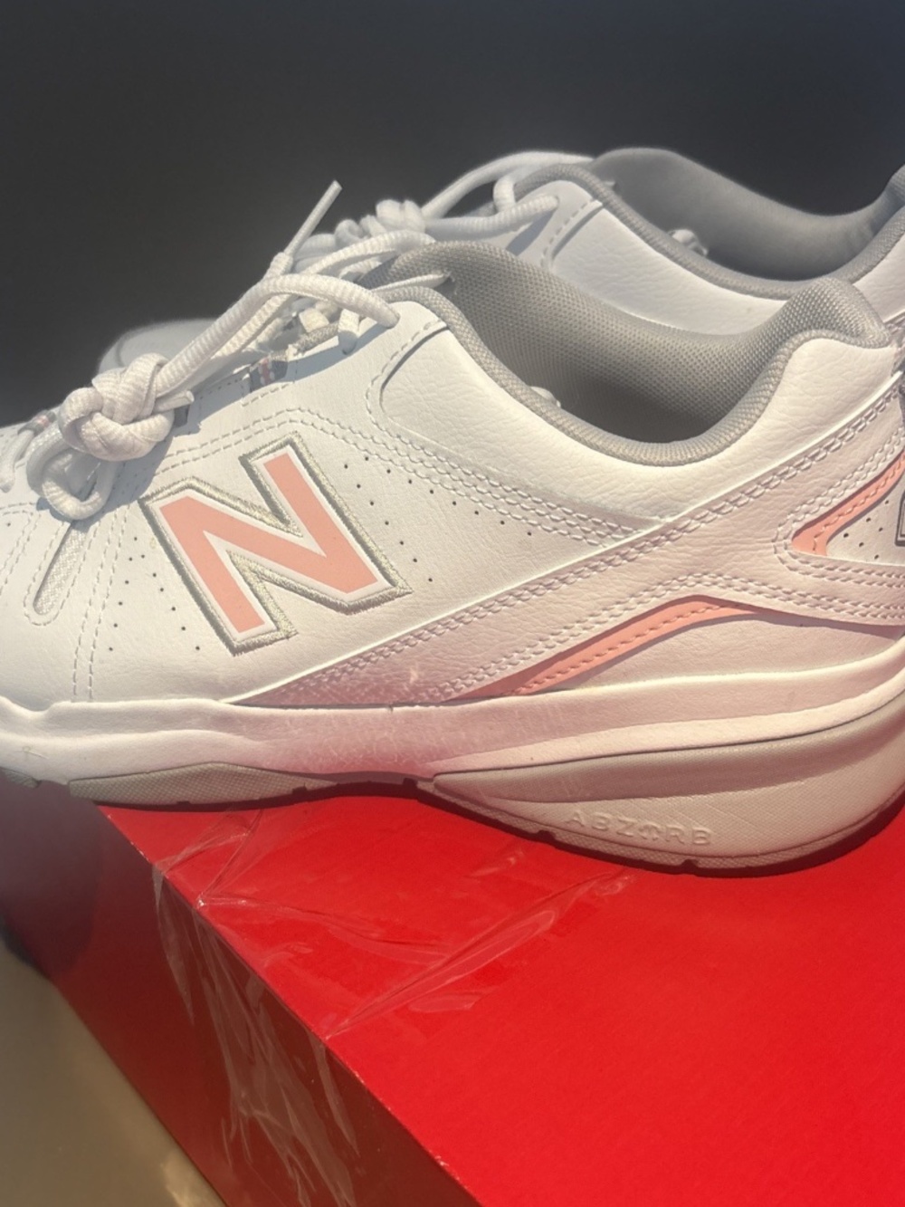 New Balance Women's Sneakers 608 V5 Casual Cross Trainer 11 Narrow FLOOR SAMPLE